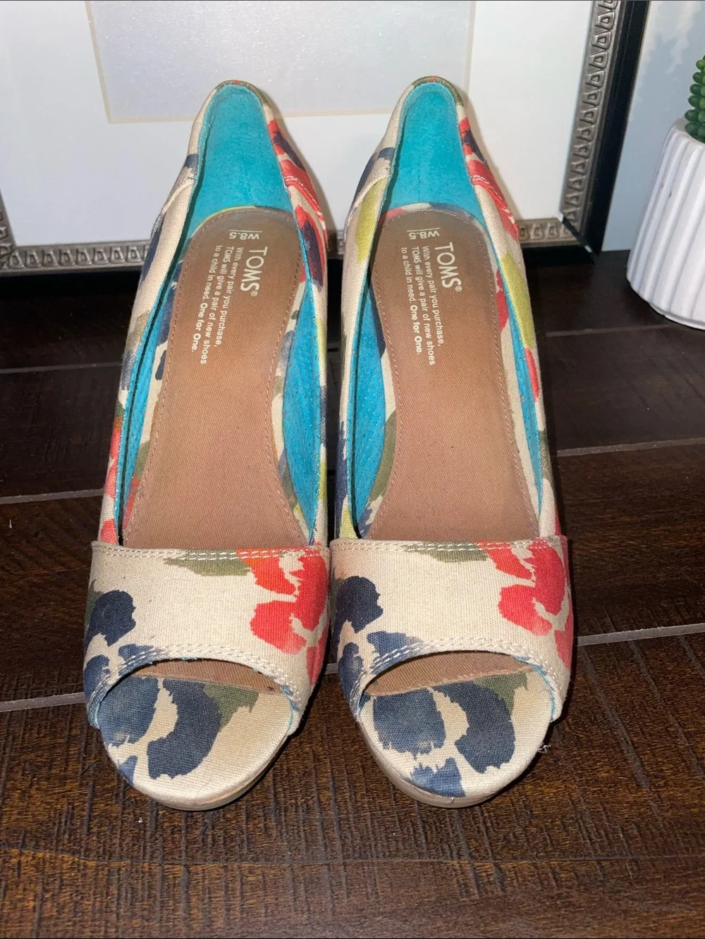 TOMS Stella Floral Canvas Peep-Toe Wedges in Tangerine Watercolor Size 8.5